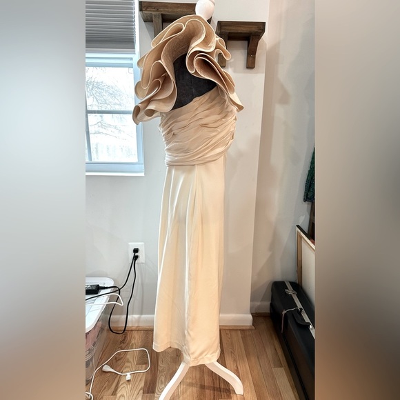 NWT Johanna Ortiz Silk Strapless Detachable One Ruffle Shoulder Cream Dress 8 - Picture 6 of 15